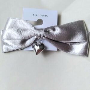 LA Hearts Silver Bow Hair Clip with Puffy Heart Charm